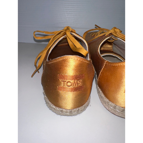 Women's TOMS Gold Satin Espadrille Sneakers US 7 with Beige Jute Sole - Picture 4 of 16
